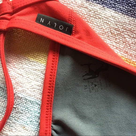 Red Jolyn triangle top - Picture 2 of 2